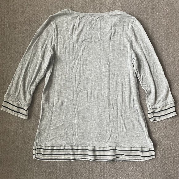 Chico's Zenergy Shirt Womens 0 (Small) Grey Sheer Cuffs and Hem Tunic Length Top - Picture 8 of 8